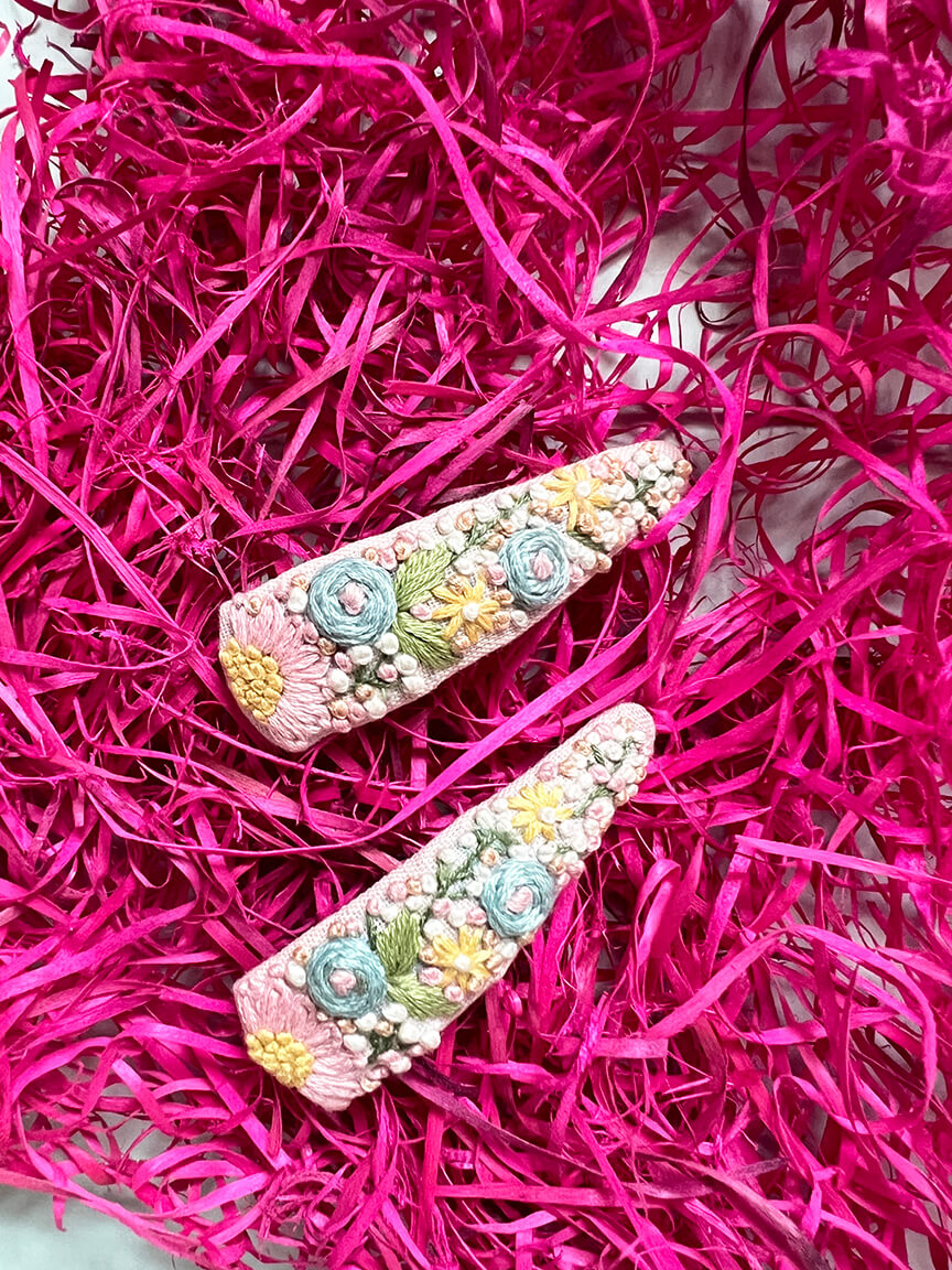 Pink charm hand embroidered clip for kids | Multicoloured