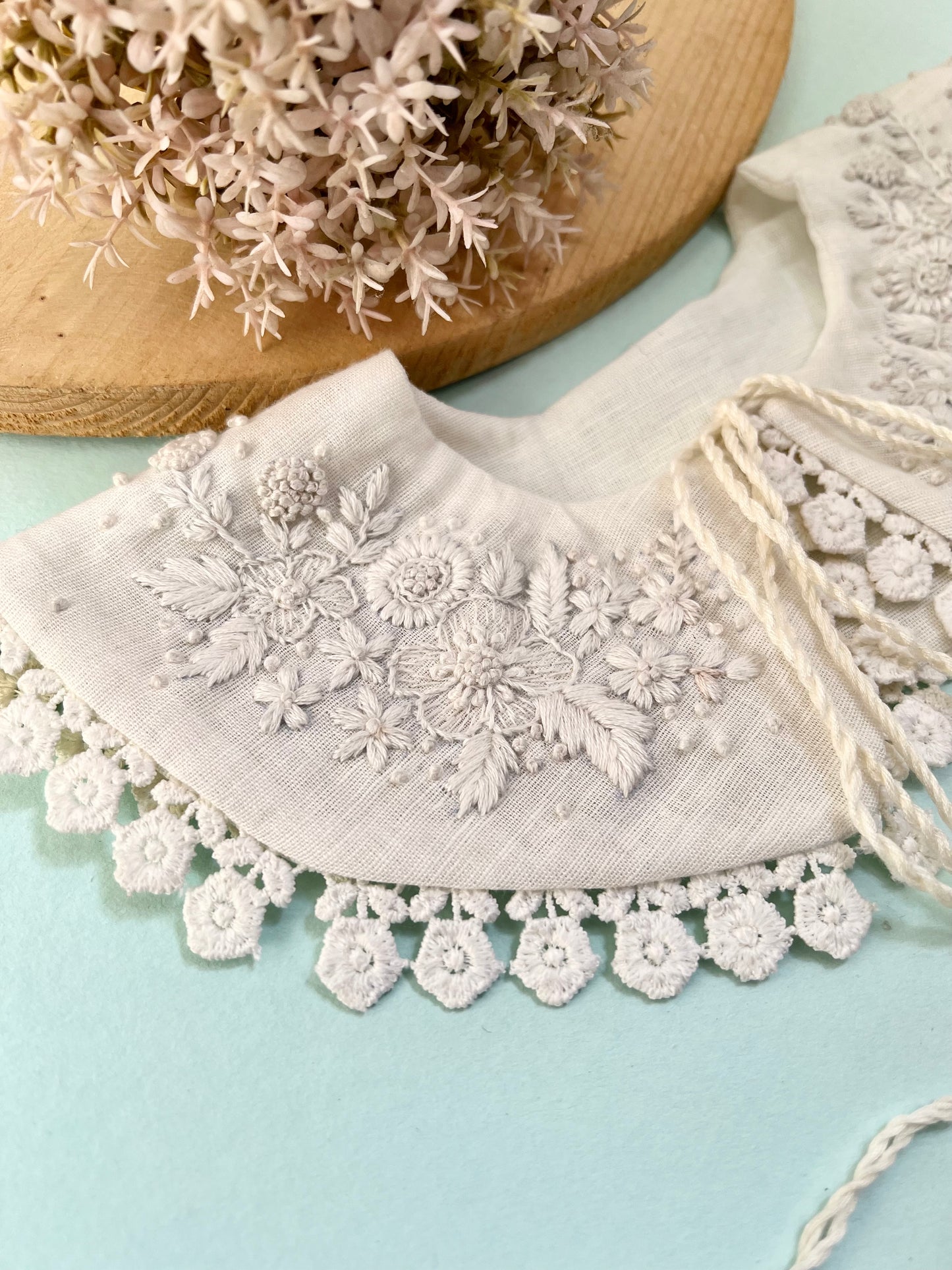 Vintage Snowwhite Hand embroidered Peter Pan collar | Offwhite.