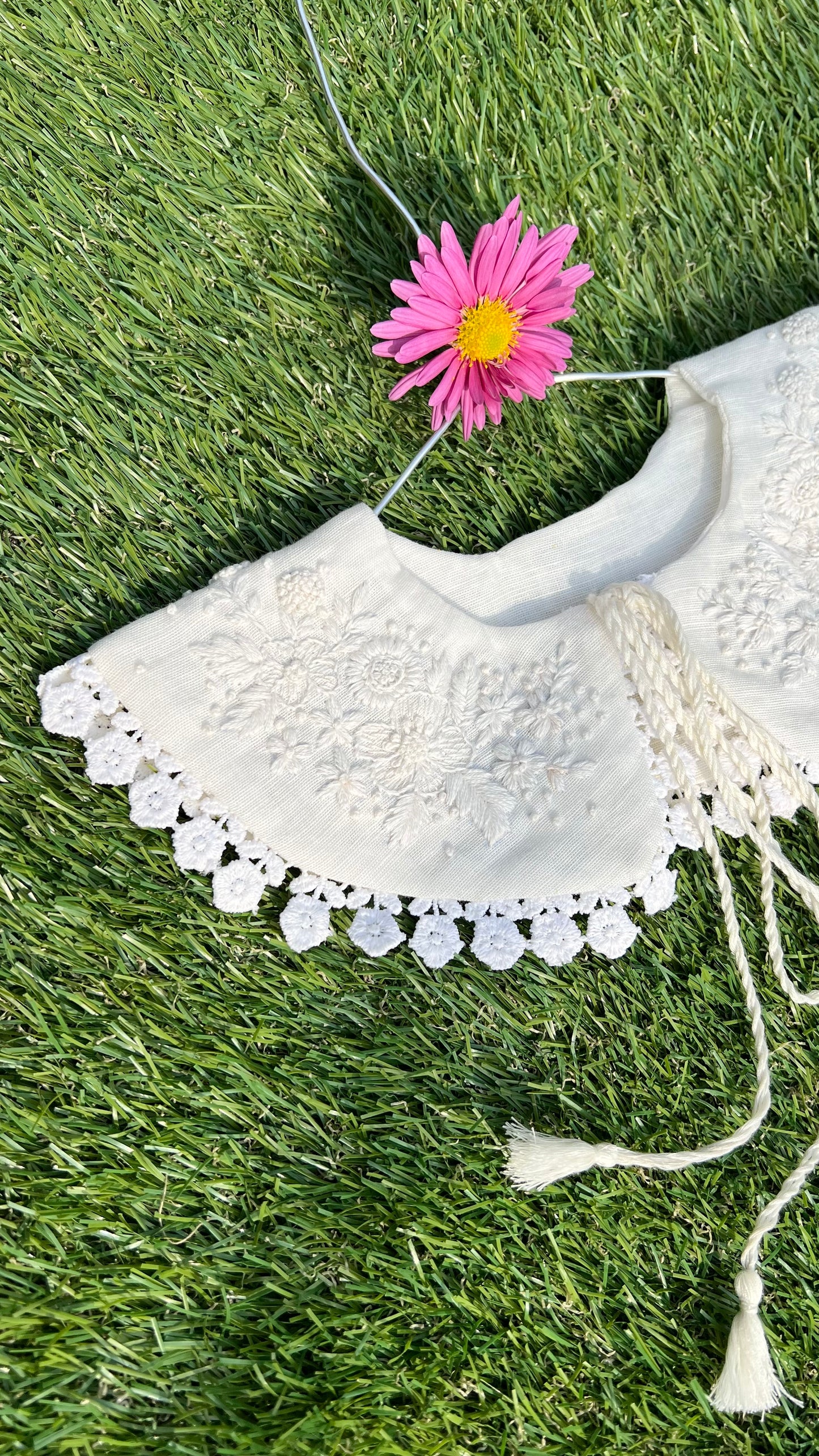 Vintage Snowwhite Hand embroidered Peter Pan collar | Offwhite.