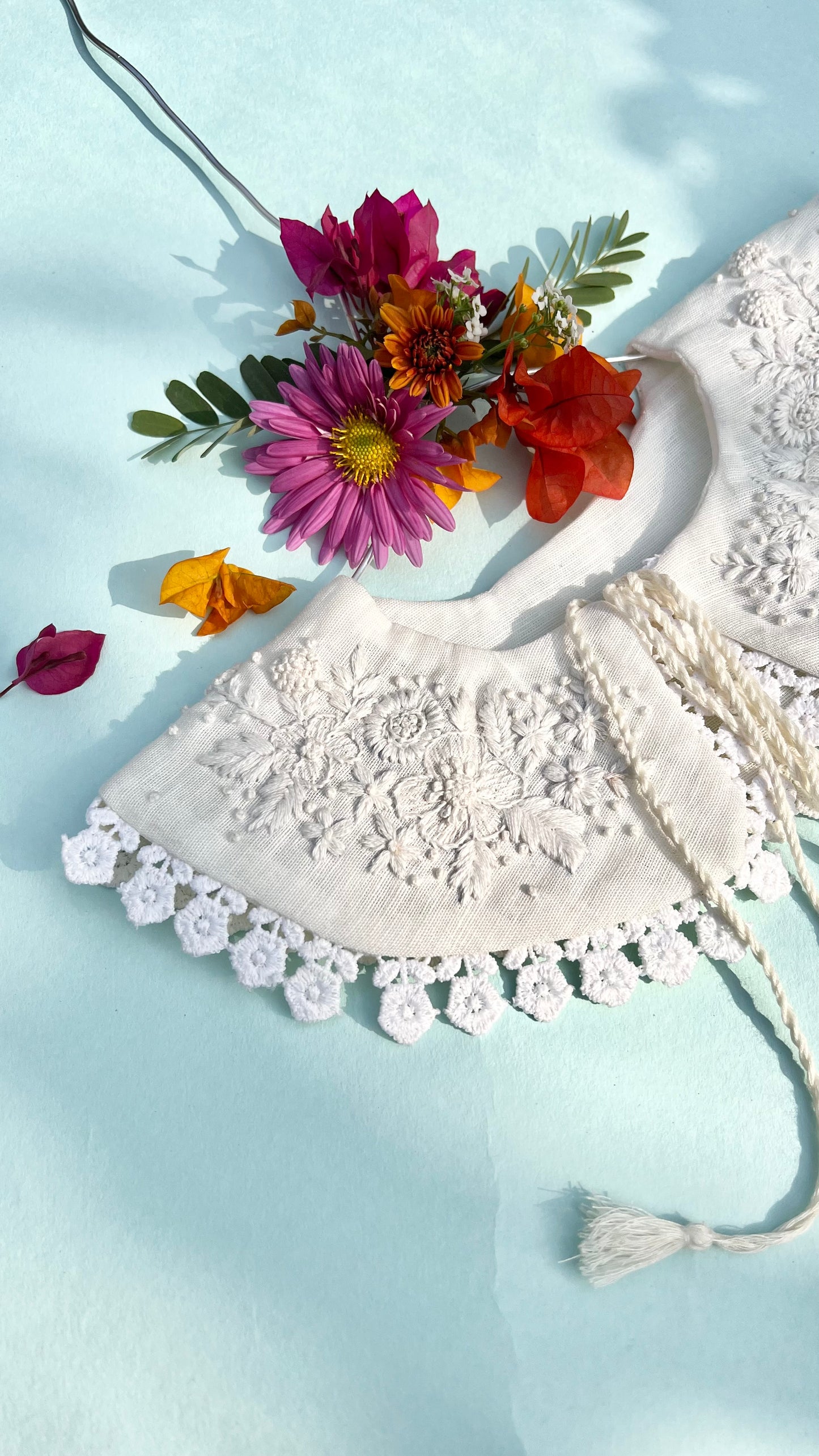 Vintage Snowwhite Hand embroidered Peter Pan collar | Offwhite.