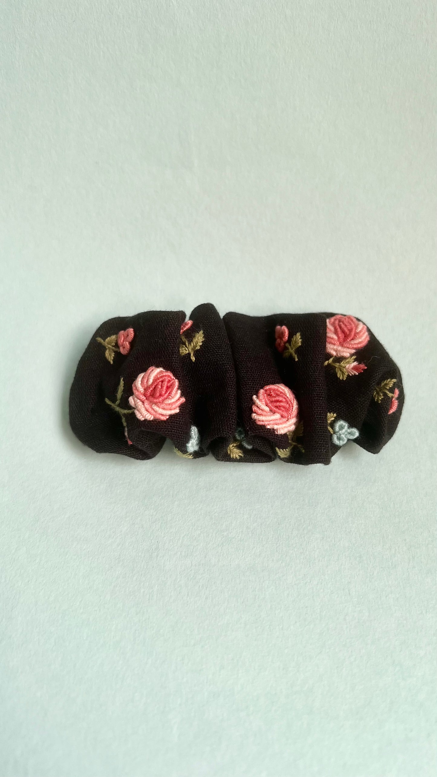 English rose Hand embroidered scrunchie barette | Black