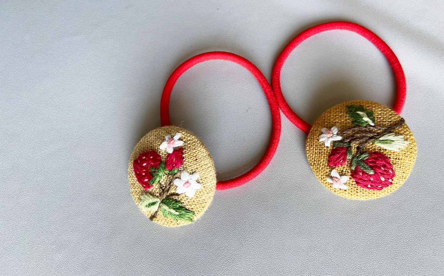 Strawberry hand embroidered hair tie | Cotton linen | Set of 2