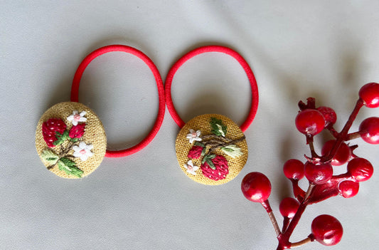 Strawberry hand embroidered hair tie | Cotton linen | Set of 2