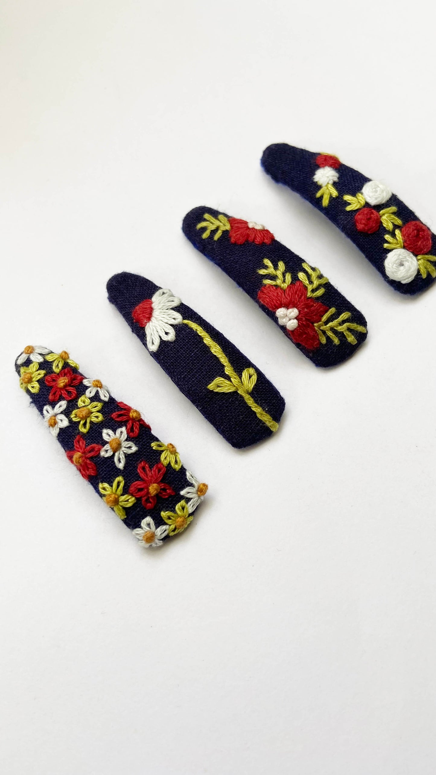 Indigo garden hand embroidered clip -set of 4